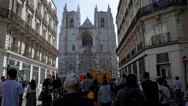 Onlookers gather at the scene of a fire at the Cathedral of Saint Pierre and Saint Paul in Nantes, France, July 18, 2020. - Sputnik International