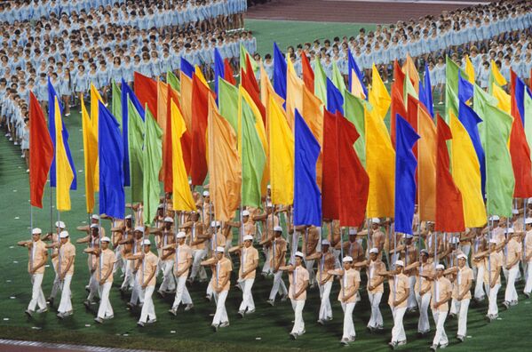 A festive procession of athletes during the opening of the XXII Summer Olympic Games in Moscow, 1980 - Sputnik International