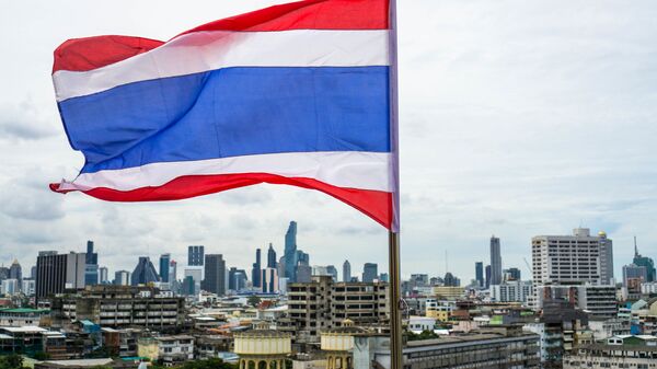 Skyline of Bangkok behind the Flag of Thailand - Sputnik International