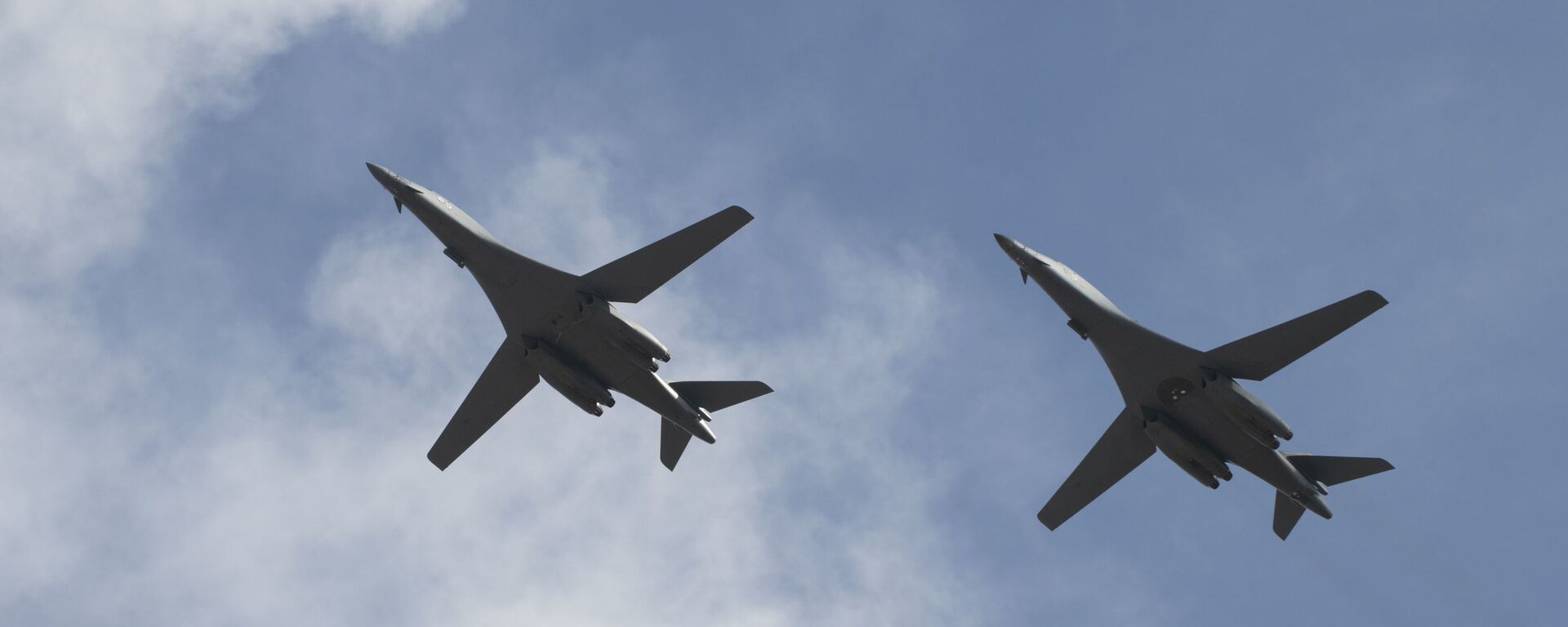 Two B-1B Lancers, assigned to the 28th Bomb Wing, Ellsworth Air Force Base, S.D., conduct a flyover before landing at Andersen AFB, Guam, July 17, 2020. The Bomber Task Force is deployed to Andersen AFB in support of Pacific Air Forces’ training efforts with allies, partners and joint forces. (U.S. Air Force Photo by Airman 1st Class Christina Bennett) - Sputnik International, 1920, 20.06.2023