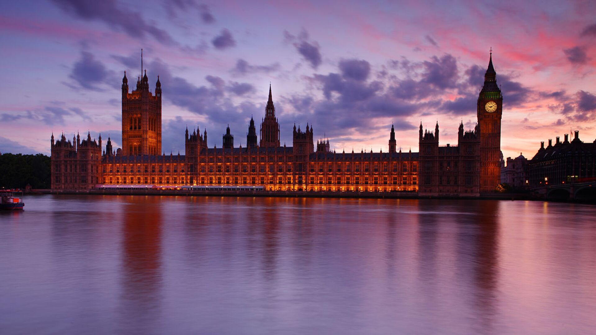 Houses of Parliament at dusk, London, UK - Sputnik International, 1920, 13.10.2021