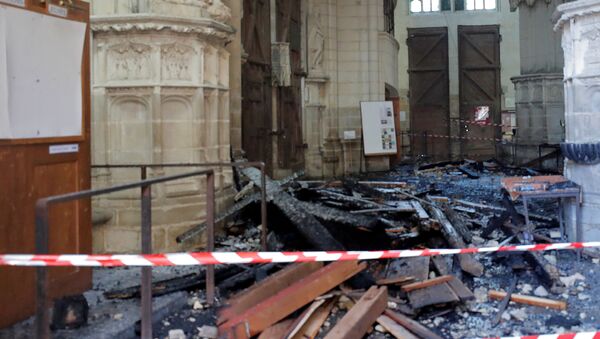 Debris inside the Cathedral of Saint Pierre and Saint Paul in Nantes - Sputnik International