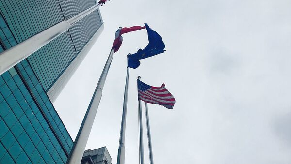 The Star-Spangled Banner waving in front of the Consulate-General of United States in Wuhan - Sputnik International