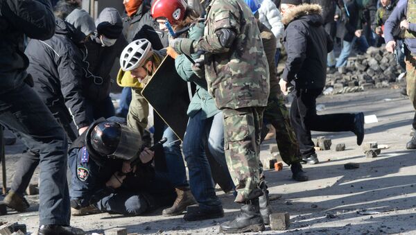 A police officer attacked by protesters during clashes in Ukraine, Kyiv. Events of February 18, 2014-1 - Sputnik International