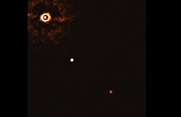 Astronomers Unveil First Photo of Sun-Like Star Orbited by Pair of Exoplanets Astronomers Unveil First Photo of Sun-Like Star Orbited by Pair of Exoplanets - Sputnik International