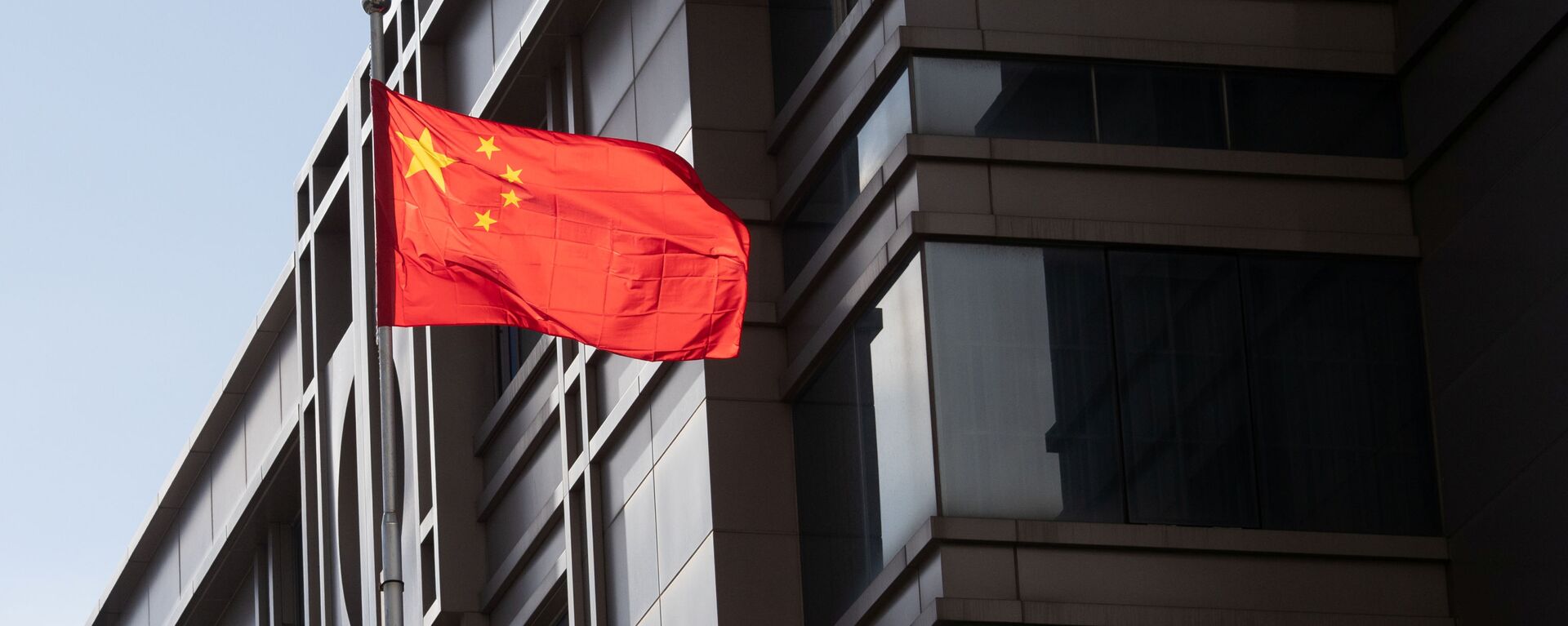 China’s national flag is seen waving at the China Consulate General in Houston, Texas, U.S., July 22, 2020 - Sputnik International, 1920, 13.08.2020
