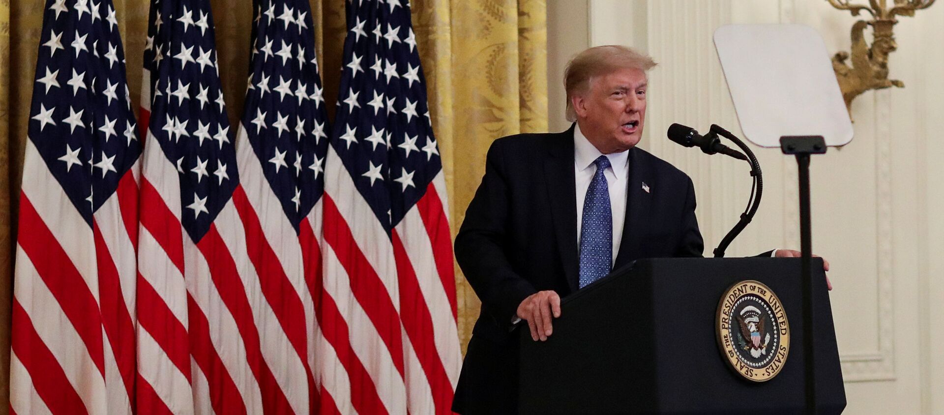 US President Donald Trump speaks about sending federal law enforcement agents to several U.S. cities to assist local police in combating what the Justice Department has described as a “surge” of violent crime, in the East Room at the White House in Washington, US, July 22, 2020. - Sputnik International, 1920, 18.08.2020