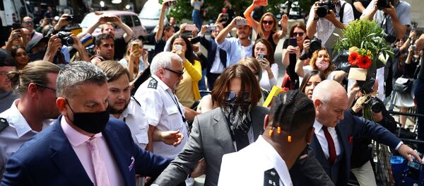 People point cameras and phones at Johnny Depp as he arrives at the High Court in London - Sputnik International