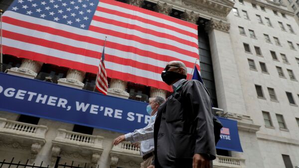 Traders walk past the New York Stock Exchange as the building opens for the first time since March while the outbreak of the coronavirus disease (COVID19) continues in the Manhattan borough of New York, U.S., May 26, 2020. - Sputnik International