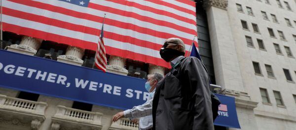 Traders walk past the New York Stock Exchange as the building opens for the first time since March while the outbreak of the coronavirus disease (COVID19) continues in the Manhattan borough of New York, U.S., May 26, 2020. Traders walk past the New York Stock Exchange as the building opens for the first time since March while the outbreak of the coronavirus disease (COVID19) continues in the Manhattan borough of New York, U.S., May 26, 2020. - Sputnik International