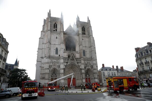 French firefighters gather at the scene of a blaze at the Cathedral of Saint Pierre and Saint Paul in Nantes, France, July 18, 2020 - Sputnik International