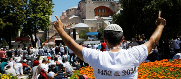 A man gestures as people wait for the beginning of Friday prayers outside Hagia Sophia Grand Mosque, for the first time after it was once again declared a mosque after 86 years, in Istanbul, Turkey, July 24, 2020 A man gestures as people wait for the beginning of Friday prayers outside Hagia Sophia Grand Mosque, for the first time after it was once again declared a mosque after 86 years, in Istanbul, Turkey, July 24, 2020 - Sputnik International