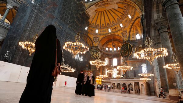 Visitors pose for a picture at Hagia Sophia or Ayasofya, a UNESCO World Heritage Site, in Istanbul, Turkey, July 10, 2020. Picture taken July 10, 2020 - Sputnik International