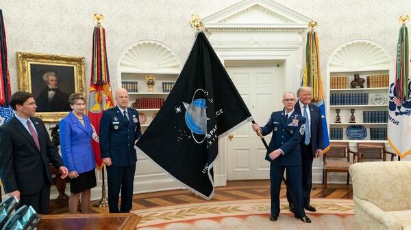 Presentation of the Space Force flag at the Oval Office, May 17, 2020. - Sputnik International