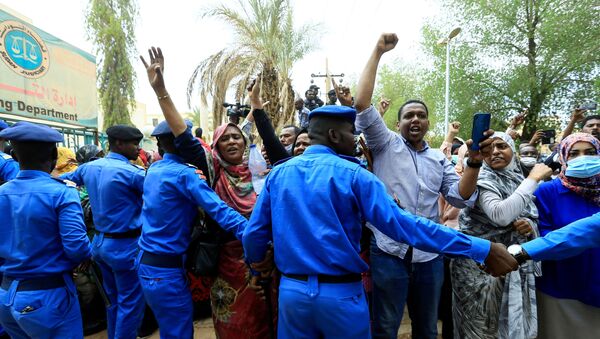 Sudanese police officers during the new trial against ousted President Omar al-Bashir - Sputnik International