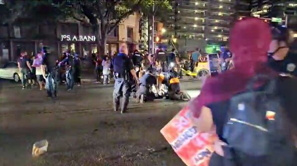 Police and protesters gather around a demonstrator who got shot after several shots were fired during a Black Lives Matter protest in downtown Austin, Texas, U.S., July 25, 2020 in this screen grab obtained from a social media video. - Sputnik International