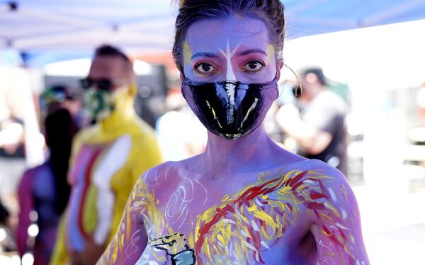 Luisa Models gets her body painted during the 7th annual NYC Bodypainting Day in Times Square 24 July 2020.  - Sputnik International