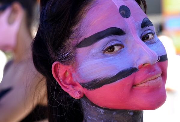 Luna Pandora gets her body painted during the 7th annual NYC Bodypainting Day in Times Square 24 July 2020. - Sputnik International
