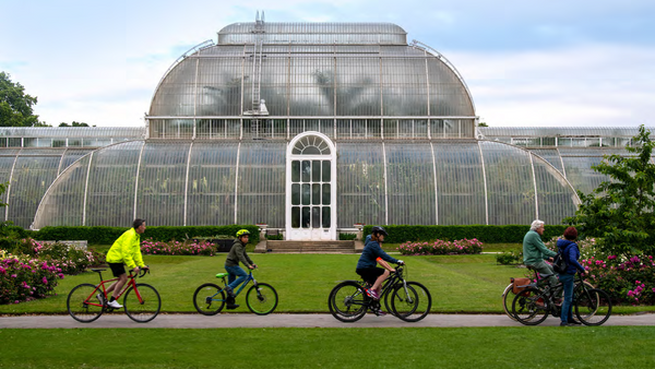 London cyclists are invited to attend an event at Kew Gardens in London on 13 August - Sputnik International