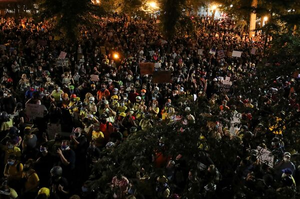 Meet Eddy, 'War Correspondent' for High School Newspaper in US City of Portland - Sputnik International