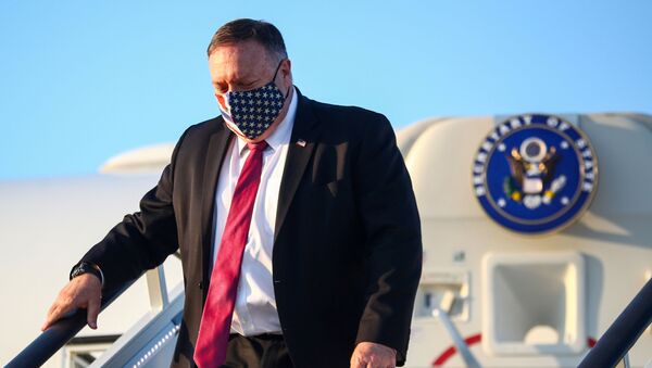 U.S. Secretary of State Mike Pompeo steps from his plane upon arrival in London, Britain, July 20, 2020.  - Sputnik International