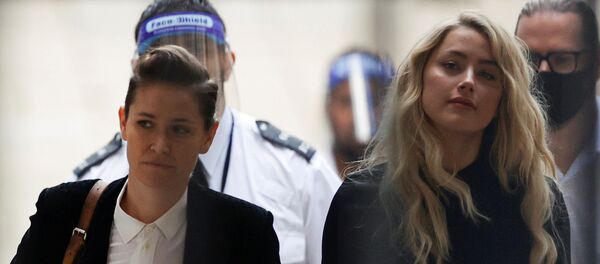 Amber Heard (right) arrives at the High Court with her girlfriend Bianca Butti Amber Heard (right) arrives at the High Court with her girlfriend Bianca Butti - Sputnik International
