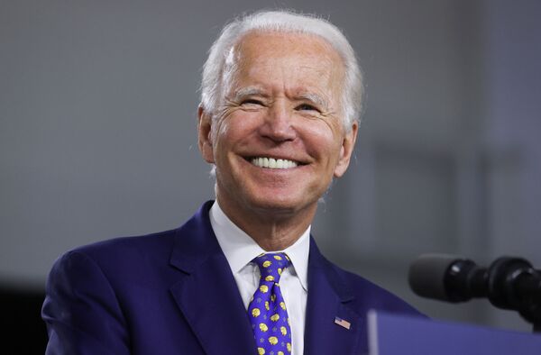 US Intelligence Says Russia Using 'Range of Measures' to Attack Biden - Sputnik International