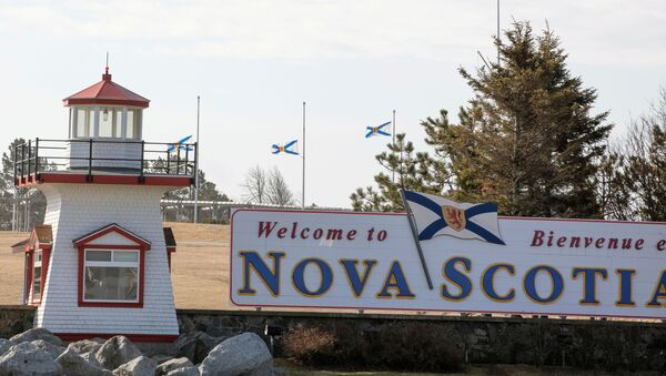 Nova Scotia flags are lowered on the New Brunswick/Nova Scotia border a day after a mass shooting by Gabriel Wortman, in Fort Lawrence, Canada April 20, 2020.  - Sputnik International
