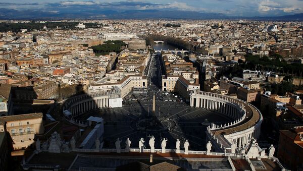 A general view of Saint Peter's Square and the city of Rome is seen from the cupola of Saint Peter's Basilica at the Vatican March 14, 2013 - Sputnik International