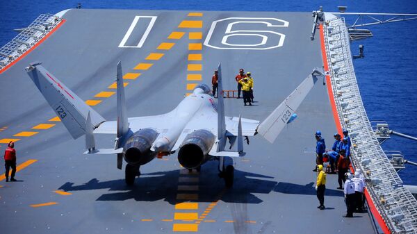 A J-15 fighter jet sits on the flight deck of the aircraft carrier Liaoning (Hull 16) - Sputnik International
