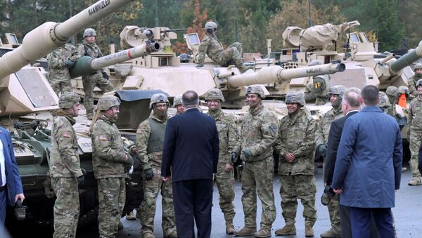 U.S. Secretary of State Mike Pompeo speaks with U.S. soldiers based in Grafenwoehr, Germany November 7, 2019. - Sputnik International