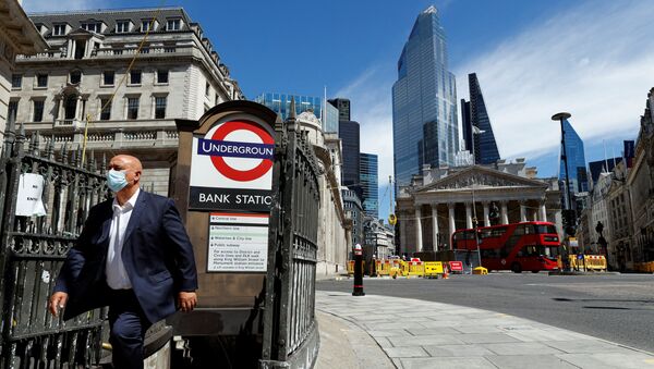 A man wearing a face mask and suit exits Bank underground station, in front of the Bank of England and Royal Exchange Building, amid the coronavirus disease (COVID-19) outbreak, in London, Britain, July 30, 2020.  - Sputnik International