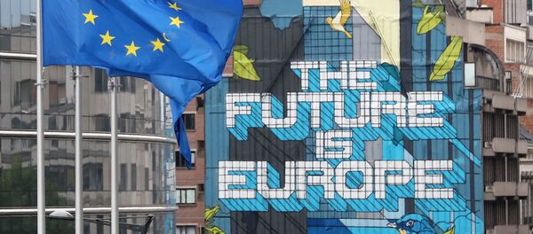 European Union flags flutter outside the European Commission headquarters, ahead of an EU leaders summit at the European Council headquarters, in Brussels, Belgium July 16, 2020. - Sputnik International