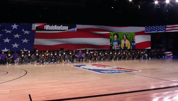 Screenshot of the video showing NBA players kneeling in solidarity with Black Lives Matter movement - Sputnik International