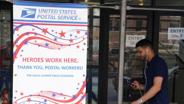 A man walks past a US Postal Service building in the Manhattan borough of New York City, 30 July 2020. - Sputnik International