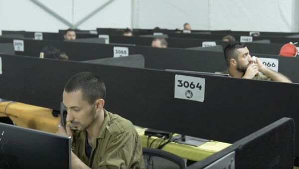 In a video released by the Israel Defence Forces on 29 July 2020, soldiers man the phones at the IDF Home Front Command's headquarters during a visit by coronavirus czar Prof. Ronni Gamzu  - Sputnik International