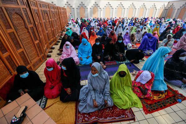 Muslims Celebrate Eid al-Adha in Russia and Around Globe Despite Pandemic - Sputnik International