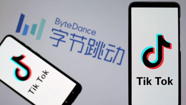 TikTok logos are seen on smartphones in front of a displayed ByteDance logo in this illustration taken November 27, 2019. - Sputnik International