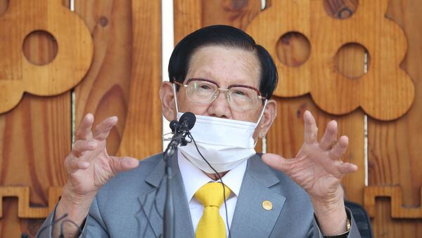 Lee Man-hee, leader of the Shincheonji Church of Jesus, speaks during a press conference at a facility of the church in Gapyeong on March 2, 2020. - Sputnik International