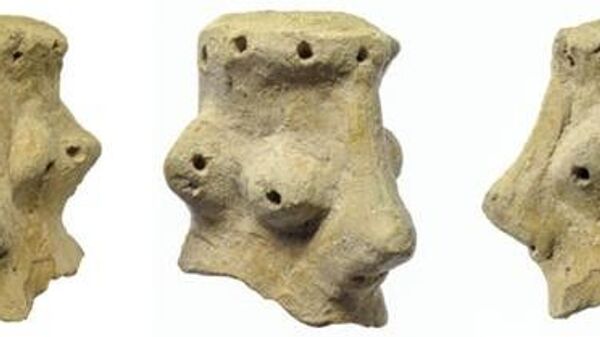 Figurines allegedly depicting the face of the Hebrew God. - Sputnik International