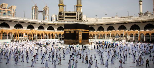 A handout picture provided by Saudi Ministry of Media on July 31, 2020 shows pilgrims circumambulating around the Kaaba, the holiest shrine in the Grand mosque in the holy Saudi city of Mecca. A handout picture provided by Saudi Ministry of Media on July 31, 2020 shows pilgrims circumambulating around the Kaaba, the holiest shrine in the Grand mosque in the holy Saudi city of Mecca. - Sputnik International
