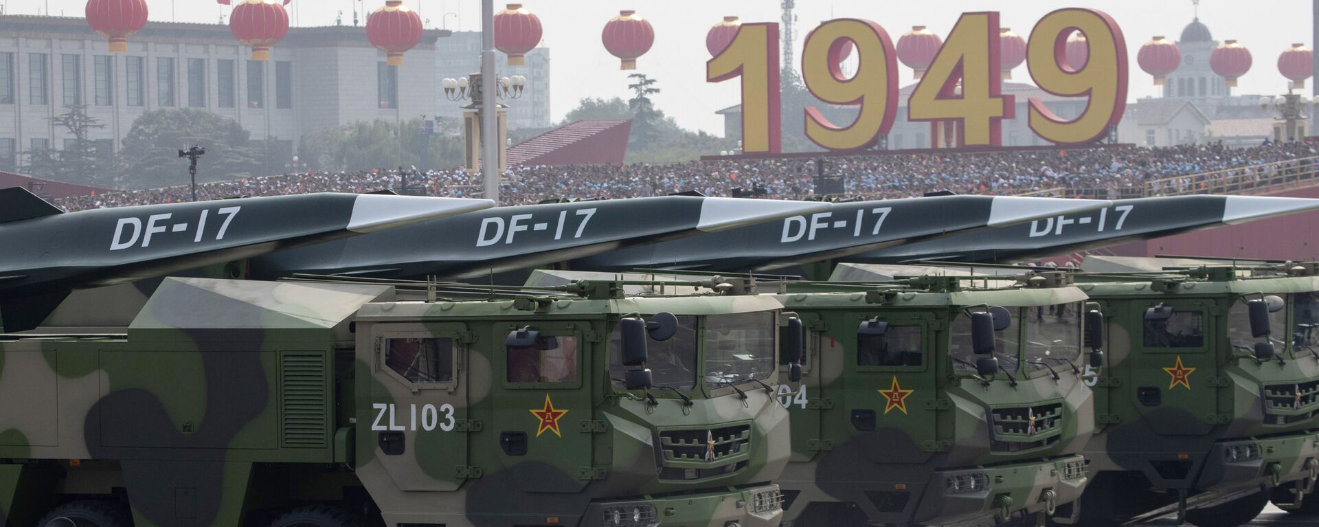 Chinese military vehicles carrying DF-17 roll during a parade to commemorate the 70th anniversary of the founding of Communist China in Beijing, Tuesday, Oct. 1, 2019.  - Sputnik International, 1920, 05.01.2021