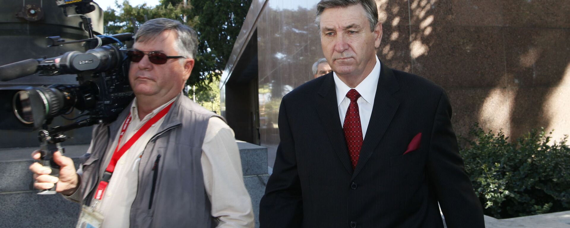 Jamie Spears, right, father of singer Britney Spears, leaves the Stanley Mosk Courthouse Wednesday, Oct. 24, 2012, in Los Angeles - Sputnik International, 1920, 23.08.2021