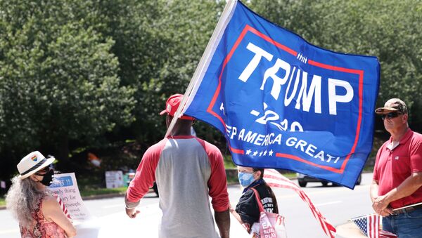 Protesters and supporters gather outside Trump National Golf Club, while U.S. President Donald Trump plays golf, in Sterling, Virginia, U.S., August 2, 2020 - Sputnik International