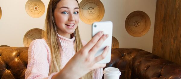 a girl with a phone a girl with a phone - Sputnik International