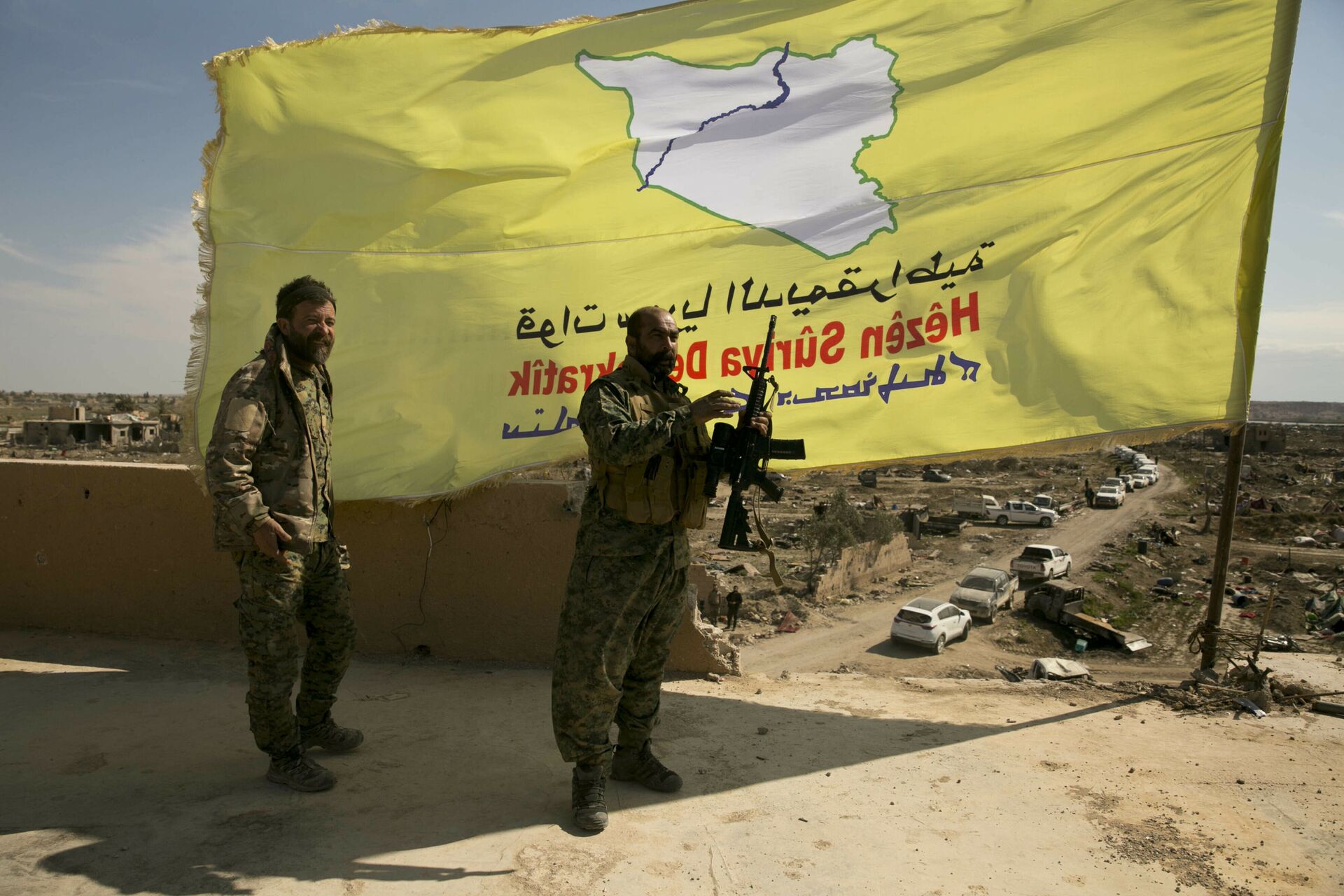 U.S.-backed Syrian Democratic Forces (SDF) fighters pose for a photo on a rooftop overlooking Baghouz, Syria, after the SDF declared the area free of Islamic State militants after months of fighting on Saturday, March 23, 2019 - Sputnik International, 1920, 21.07.2022