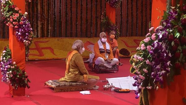 Modi performing rituals ahead of the foundation-laying ceremony for Ram Temple in Ayodhya  - Sputnik International