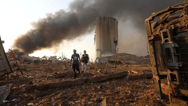 Men walk at the site of an explosion in Beirut, Lebanon August 4, 2020 - Sputnik International