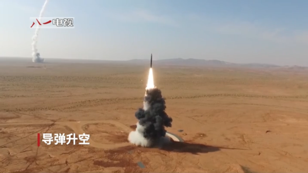 A road-mobile DF-26 intermediate-range ballistic missile is test-fired by China's People's Liberation Army Rocket Force (PLARF) - Sputnik International