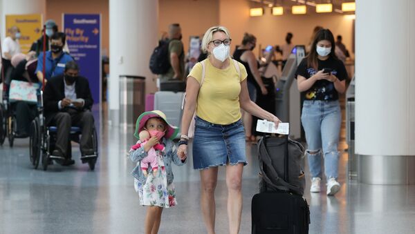 Passengers at LAX airport in Los Angeles - Sputnik International